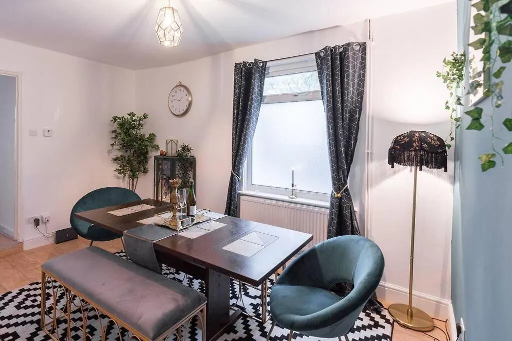 The Gatsby - Beautiful Spacious Central House Cardiff Holiday home