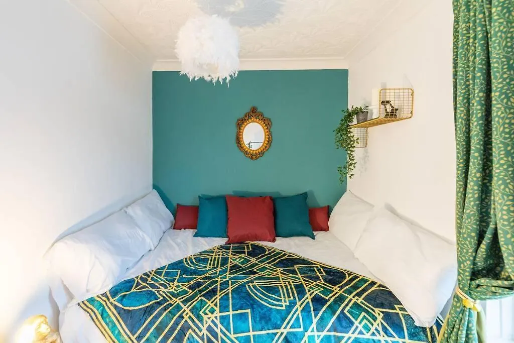 The Gatsby - Beautiful Spacious Central House Cardiff