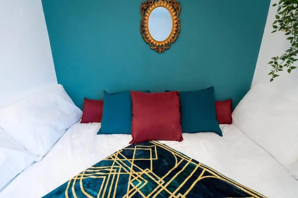 The Gatsby - Beautiful Spacious Central House Cardiff 0*,